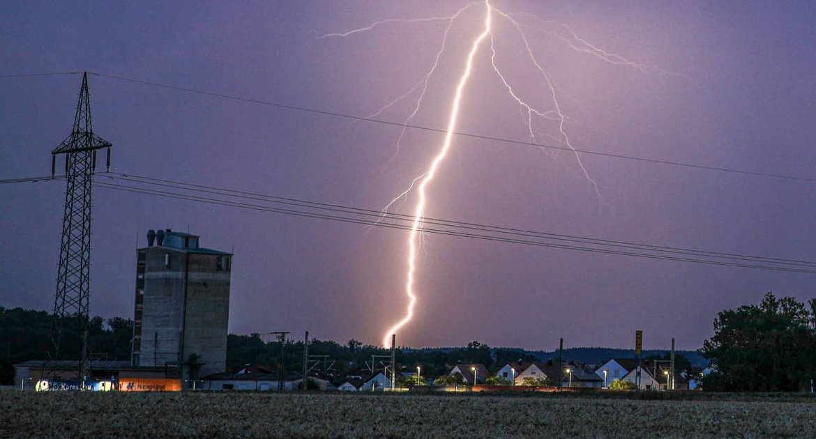 In Baden-Württemberg drohen heute Gewitter.
