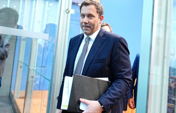 Vizekanzler Lars Klingbeil (SPD) will mit einer bundesweiten Gesellschaft den Wohnungsbau ankurbeln. Kann das klappen?<span class='image-autor'>Michael Kappeler/dpa</span>