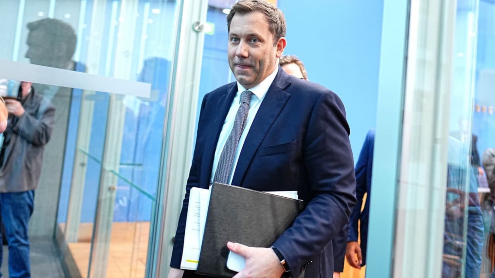 Vizekanzler Lars Klingbeil (SPD) will mit einer bundesweiten Gesellschaft den Wohnungsbau ankurbeln. Kann das klappen?Michael Kappeler/dpa Vizekanzler Lars Klingbeil (SPD) will mit einer bundesweiten Gesellschaft den Wohnungsbau ankurbeln. Kann das klappen?Michael Kappeler/dpa