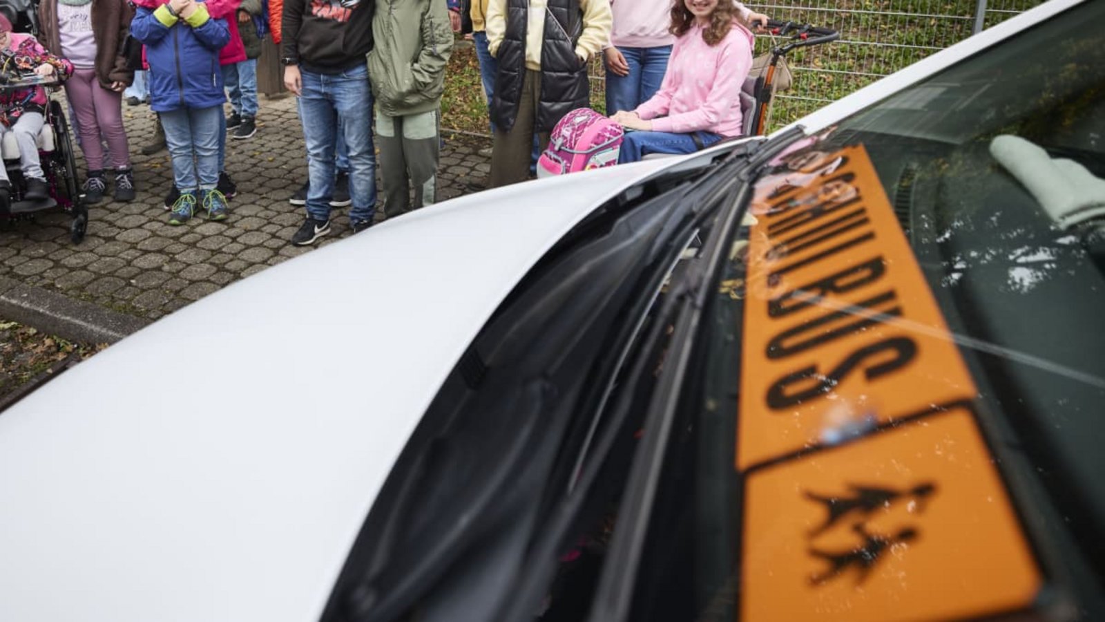 Die Schülerbeförderung ist teuer, weshalb es immer wieder zu Auseinandersetzungen wegen Sparvorschlägen kommt.Gottfried Stoppel