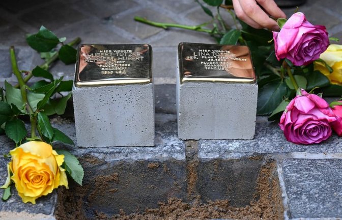 Zwei neue Stolpersteine werden im Stadtzentrum zum Gedenken an das Ehepaar Hubert und Lina Totzke verlegt. (Archivbild)<span class='image-autor'>Hendrik Schmidt/dpa</span>
