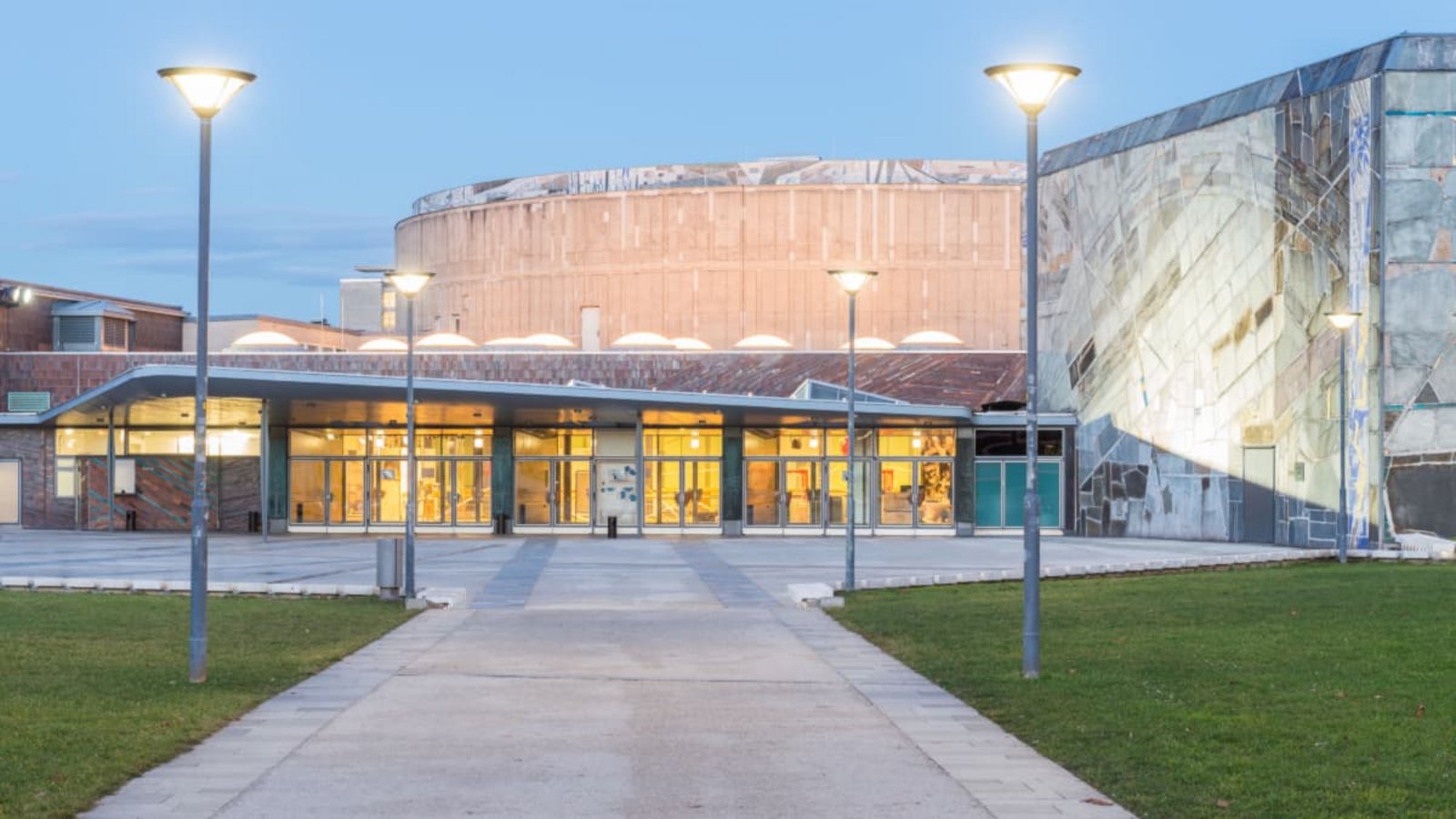 Die ie Stuttgarter Liederhalle - „ein wunderschönes Kind ihrer Zeit“ und doch unterbewertet? Stuttgarter Architekten sagen, was an dem Gebäude von Rolf Gutbrod so besonders ist.IMAGO/Dreamstime
