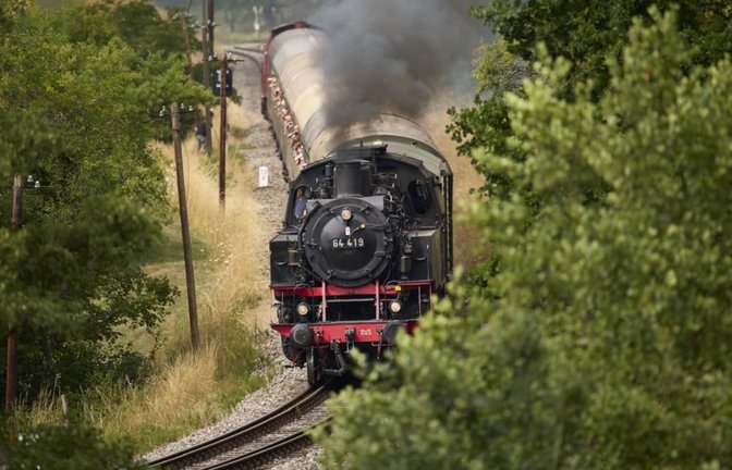Die Schwäbische Waldbahn dampft seit Mai wieder von Schorndorf nach Welzheim - muss aber wegen der Sanierung der Bahnstrecke in den Sommerferien pausieren.<span class='image-autor'>Gottfried Stoppel</span>