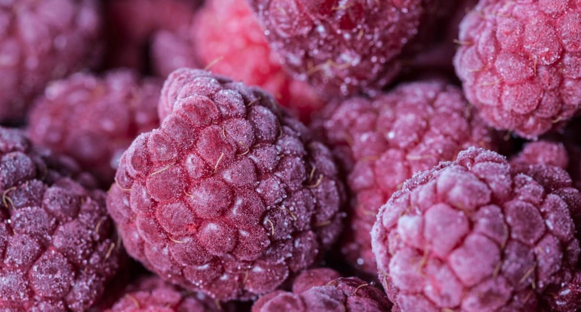 Tiefkühl-Beeren: Mehrere Discounter wie Aldi, Lidl und Netto rufen Fruchtmischungen zurück.