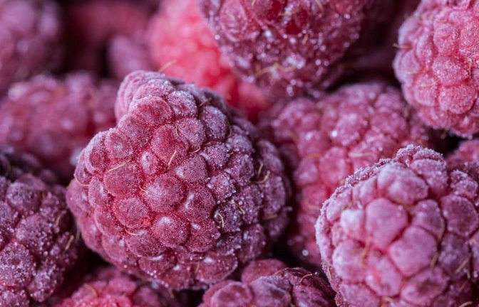 Tiefkühl-Beeren: Mehrere Discounter wie Aldi, Lidl und Netto rufen Fruchtmischungen zurück.<span class='image-autor'>imago/STPP</span>