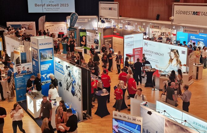 Mit über 150 teilnehmenden Unternehmen und Institutionen ist die „Beruf aktuell“ die größte Ausbildungs- und Studienmesse in der gesamten Region. Sie lockte wieder zahlreiche Besucher ins Pforzheimer CCP.  <span class='image-autor'>Foto: Friedrich</span>