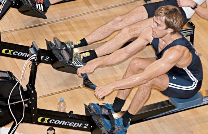 Da Training auf dem Wasser weitestgehend verboten ist, wurde das Rowing-Ergometer der liebste Freund des Ruderers Florian Roller aus Markgröningen. Foto: privat