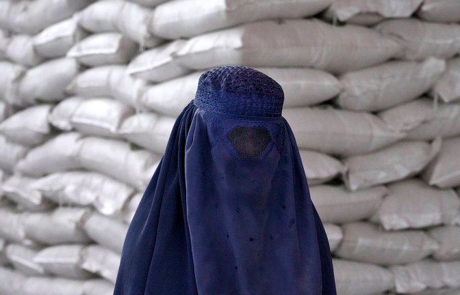 Anfang Mai haben die Taliban Frauen vorgeschrieben, sich in der Öffentlichkeit zu verschleiern.<span class='image-autor'>Foto: Ebrahim Noroozi/AP/dpa</span>