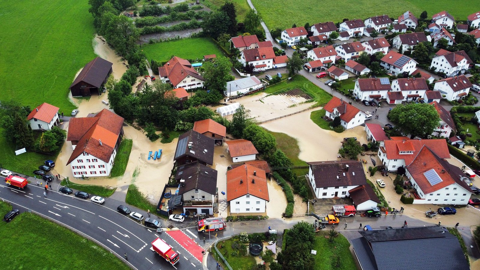 Auch hier dürften die Keller vieler Häuser vollgelaufen sein.Foto: dpa/Davor Knappmeyer Auch hier dürften die Keller vieler Häuser vollgelaufen sein.Foto: dpa/Davor Knappmeyer