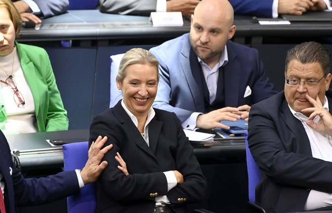 Würde sich sicher über Neuwahlen freuen: Alice Weidel und die AfD feixen im Bundestag.<span class='image-autor'>Foto: IMAGO/Future Image</span>