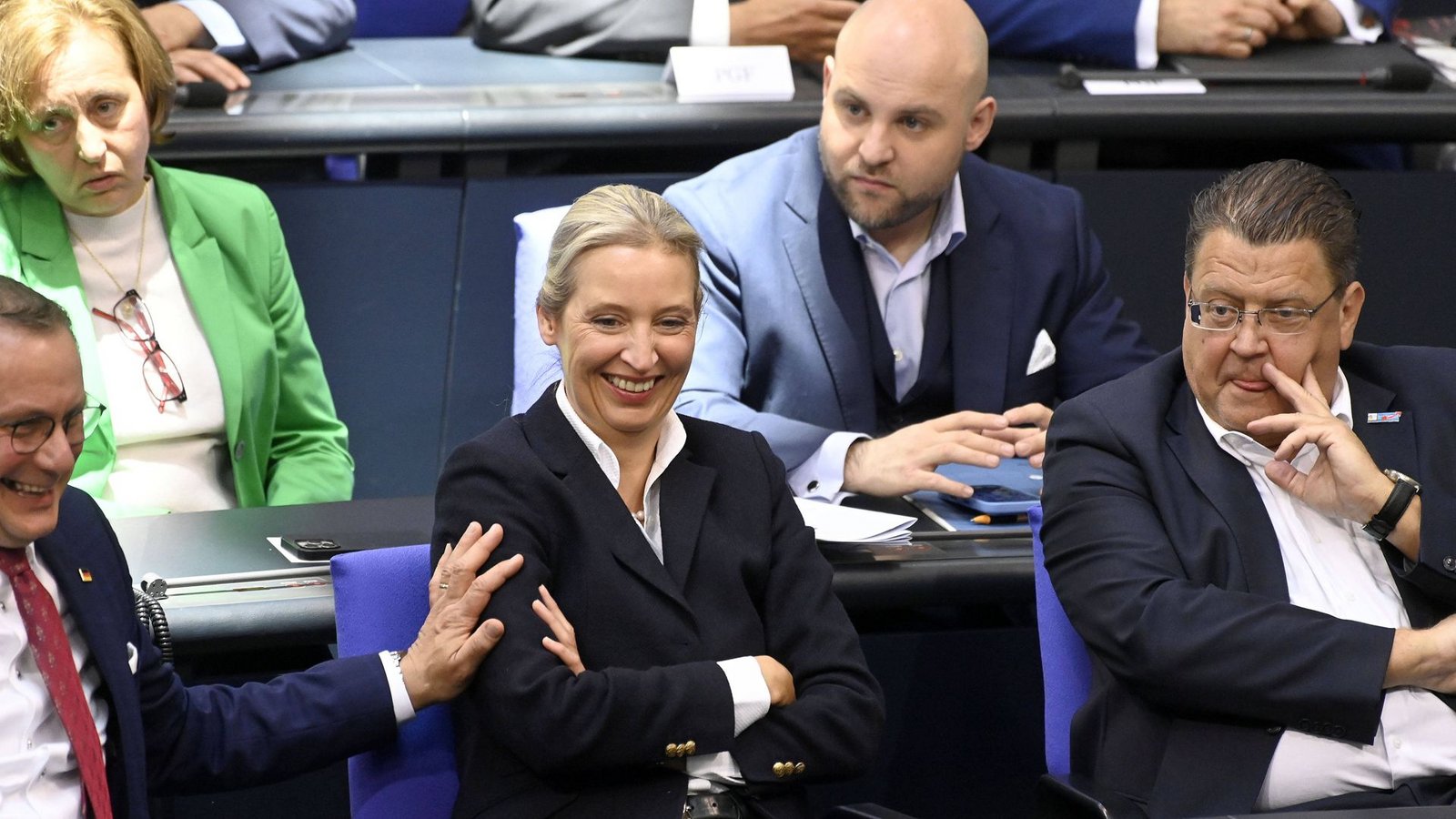 Würde sich sicher über Neuwahlen freuen: Alice Weidel und die AfD feixen im Bundestag.Foto: IMAGO/Future Image Würde sich sicher über Neuwahlen freuen: Alice Weidel und die AfD feixen im Bundestag.Foto: IMAGO/Future Image
