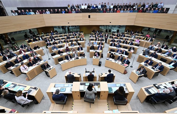 Ein schmaler Gang trennt AfD und CDU im Landtagsplenum. Die SPD wittert aber zumindest bei einem Vorgang eine zu große Nähe.<span class='image-autor'>Foto: dpa/Bernd Weißbrod</span>
