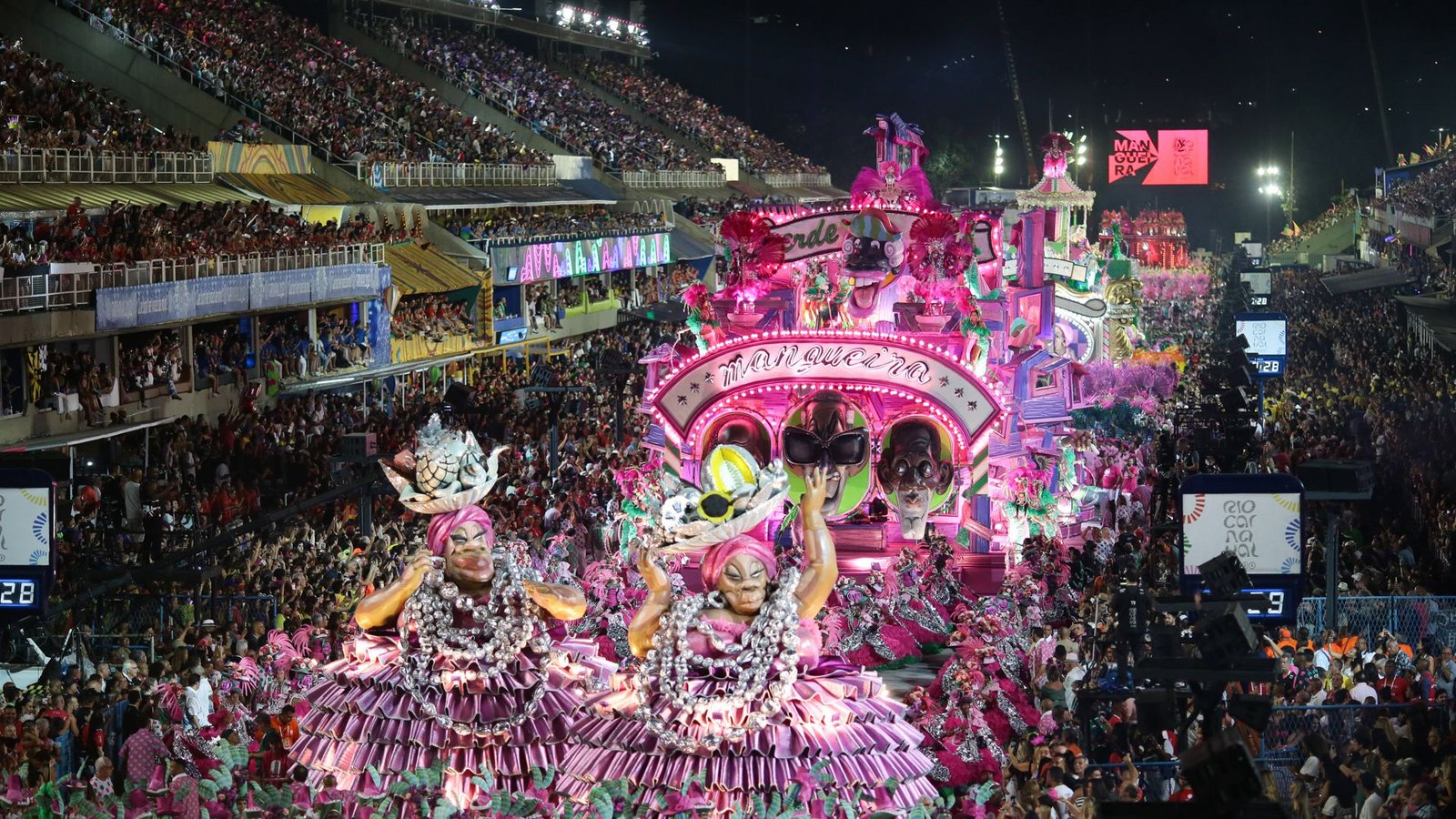 Rio de Janeiro – Parade der Sambaschule Mangueira, einer der beliebtesten Sambaschulen Rios, im Sambodrom (Foto vom 22. April 2022): Der Karneval in der brasilianischen Metropole (portugiesisch: carnaval do Rio oder carnaval carioca) beginnt offiziell am Freitag vor Aschermittwoch und ist eine der Hauptattraktionen der Stadt. Die vielfarbige Parade der Sambaschulen gehört zu den größten Festen der Welt.Foto: Fernando Souza/dpa Rio de Janeiro – Parade der Sambaschule Mangueira, einer der beliebtesten Sambaschulen Rios, im Sambodrom (Foto vom 22. April 2022): Der Karneval in der brasilianischen Metropole (portugiesisch: carnaval do Rio oder carnaval carioca) beginnt offiziell am Freitag vor Aschermittwoch und ist eine der Hauptattraktionen der Stadt. Die vielfarbige Parade der Sambaschulen gehört zu den größten Festen der Welt.Foto: Fernando Souza/dpa