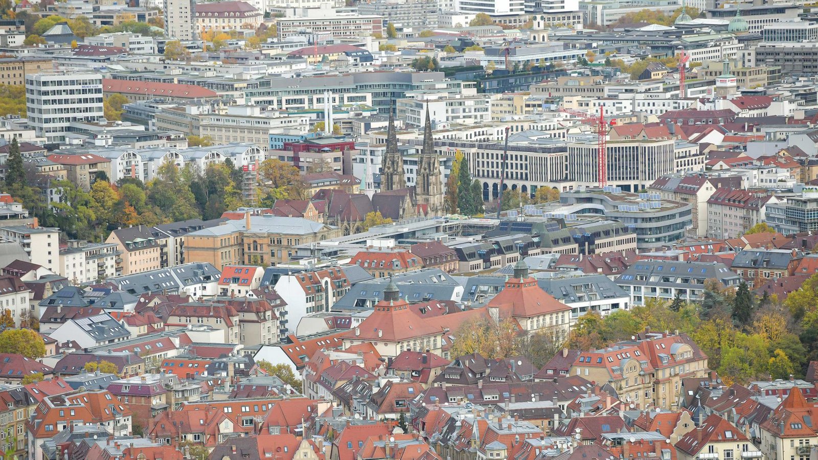 Viele rote Dächer in Stuttgart: Realistische Ausbauziele sind derzeit in der Diskussion.Foto: Lichtgut/Max Kovalenko