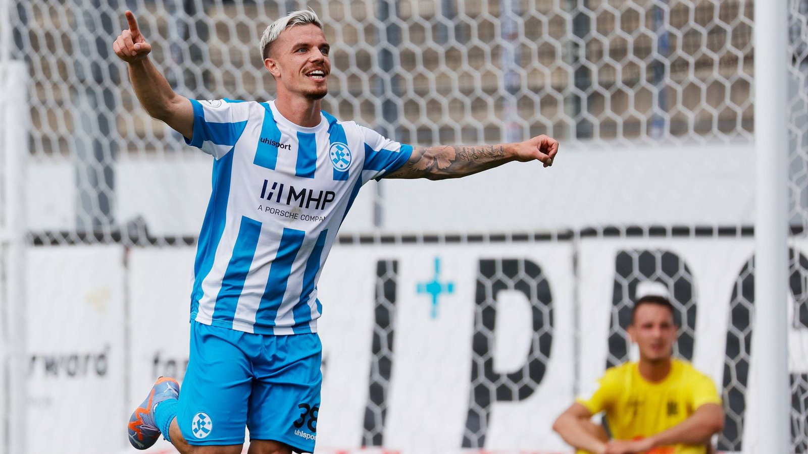 Christian Mauersberger bejubelt im Dress der Stuttgarter Kickers eines seiner bisher drei Saisontore.Foto: Baumann//Volker Müller