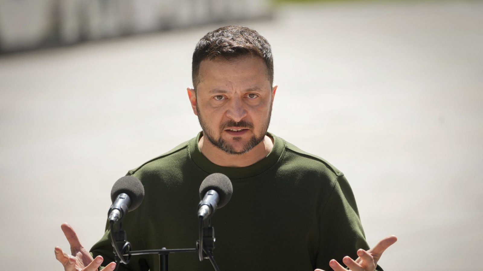 Die hälfte der ukrainischen Stromversorgung wurde durch russische Angriffe zerstört, berichtet Präsident Wolodymyr Selenskyj bei der Wiederaufbaukonferenz in Berlin. (Archivbild)Foto: dpa/Efrem Lukatsky Die hälfte der ukrainischen Stromversorgung wurde durch russische Angriffe zerstört, berichtet Präsident Wolodymyr Selenskyj bei der Wiederaufbaukonferenz in Berlin. (Archivbild)Foto: dpa/Efrem Lukatsky