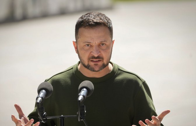 Die hälfte der ukrainischen Stromversorgung wurde durch russische Angriffe zerstört, berichtet  Präsident Wolodymyr Selenskyj bei der Wiederaufbaukonferenz in Berlin. (Archivbild)<span class='image-autor'>Foto: dpa/Efrem Lukatsky</span>