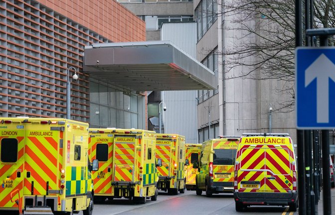 Krankenwagen vor dem Royal London Krankenhaus<span class='image-autor'>Foto: Dominic Lipinski</span>