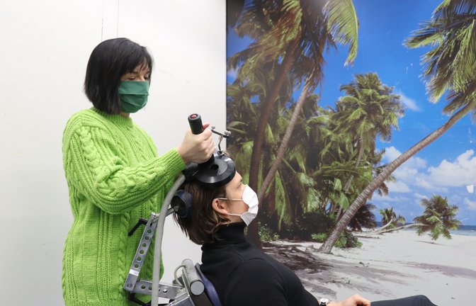 Im Labor der  Uni Göttingen wird die  nicht-invasive Hirnstimulation schon länger an Probanden durchgeführt.<span class='image-autor'>Foto: PR/Uni Göttingen</span>