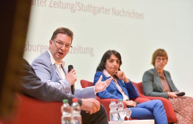 Michael Blume, hier bei einer Diskussionsveranstaltung unserer Zeitung mit Landtagspräsidentin Muhtem Aras, hat im Streit mit Twitter einen Sieg errungen.<span class='image-autor'>Foto: Lichtgut/Max Kovalenko</span>