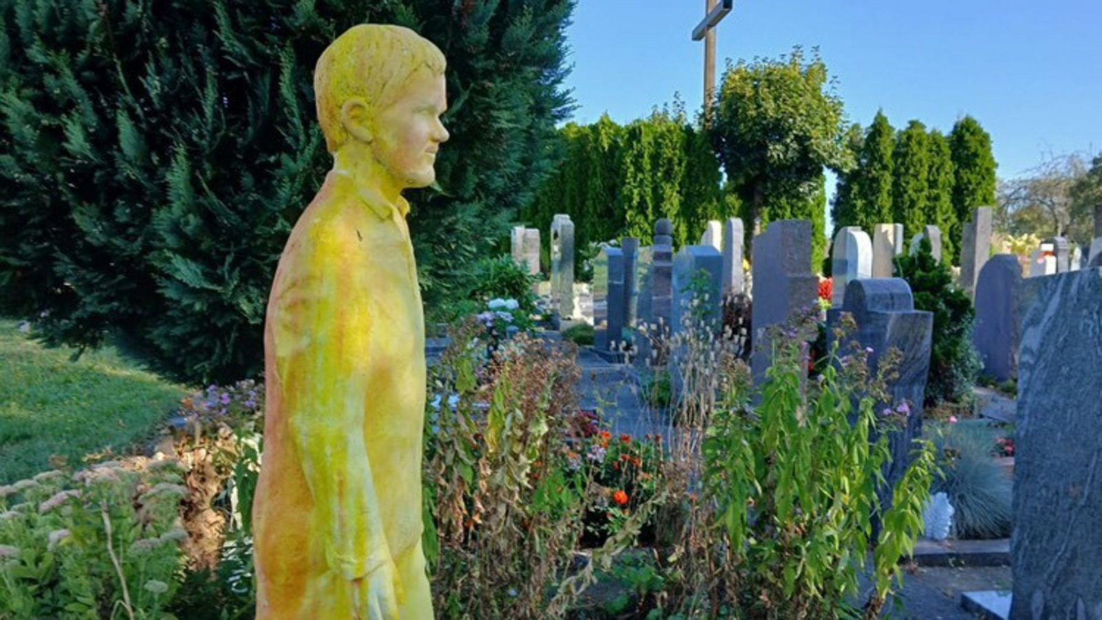 Die Statue des verstorbenen Ricardo war nach Ansicht der Gemeine Wallhausen und dem Verwaltungsgericht Stuttgart „effektheischend“. Seit Oktober 2024 ist sie weg.Foto: Privat/Harald Schott Die Statue des verstorbenen Ricardo war nach Ansicht der Gemeine Wallhausen und dem Verwaltungsgericht Stuttgart „effektheischend“. Seit Oktober 2024 ist sie weg.Foto: Privat/Harald Schott