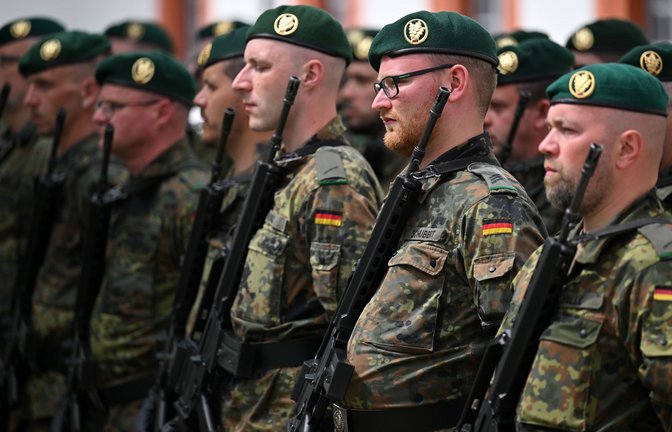 Zu bewaffneter Verteidigung – hier Soldaten eines Heimatschutzregiments – sind nur wenige Baden-Württemberger bereit.<span class='image-autor'>Foto: Martin Schutt/dpa</span>