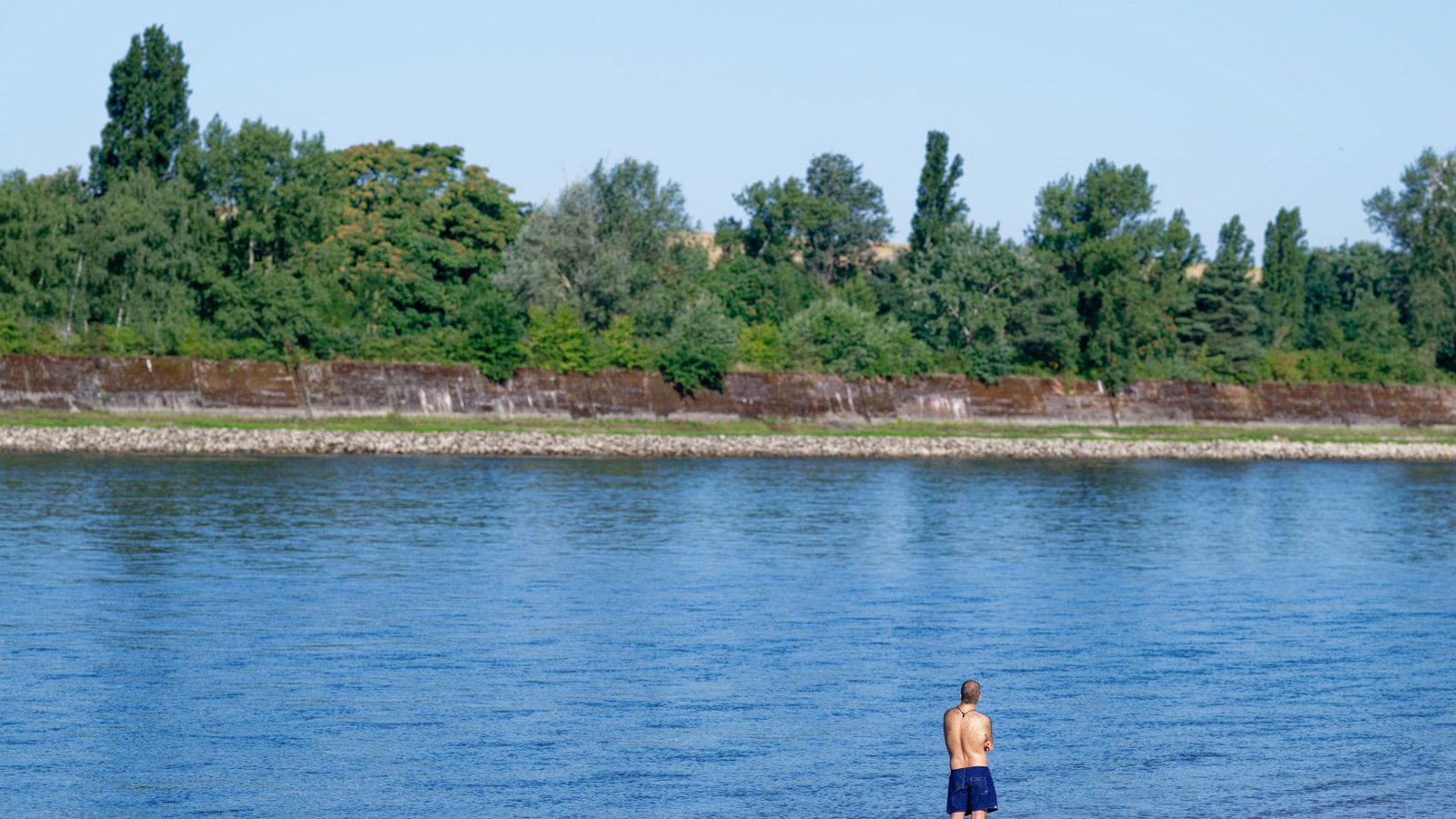 Nach der Hitze am Samstag bleiben die Temperaturen auf hohem Niveau.Foto: /dpa/Uwe Anspach