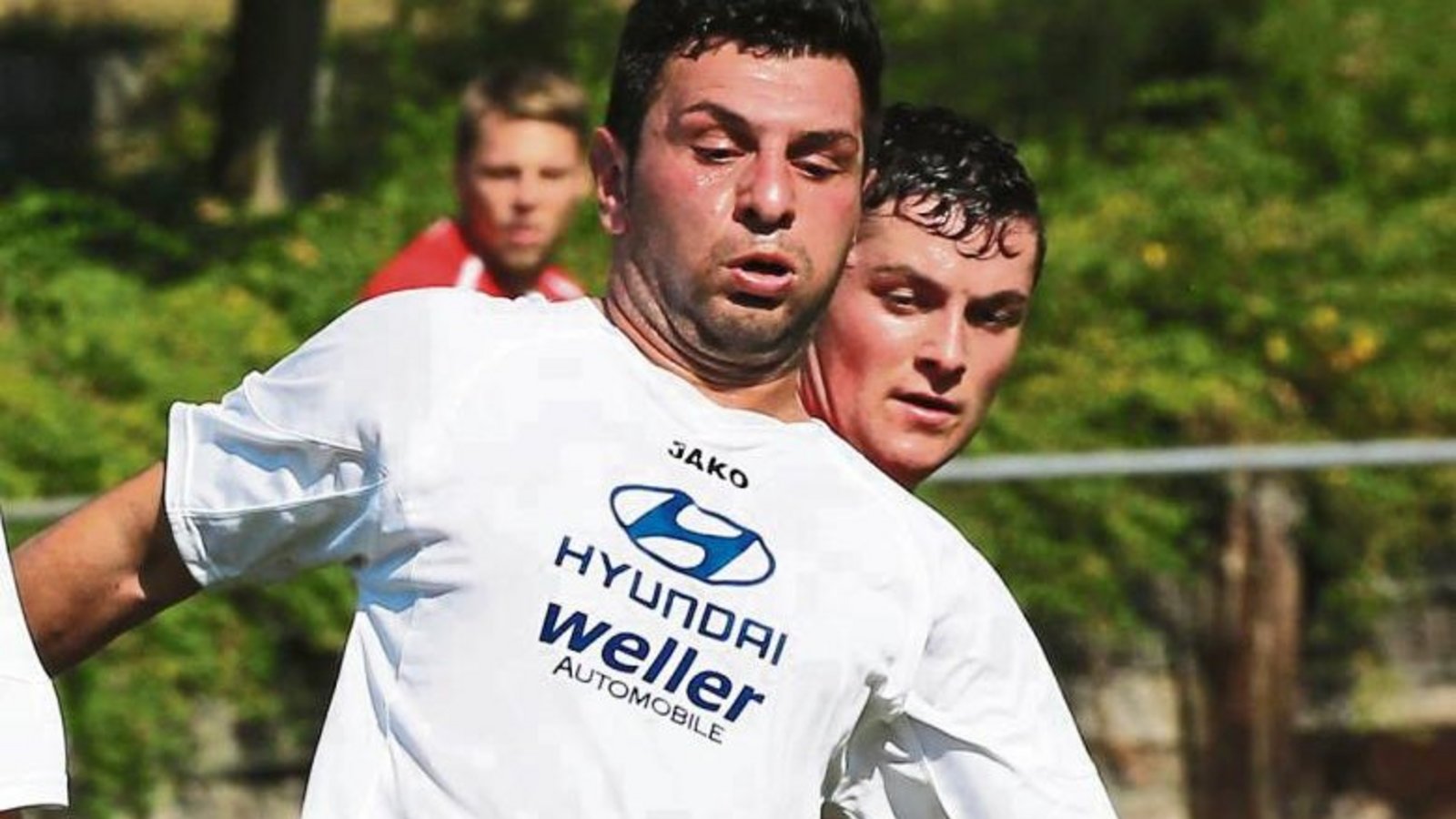 Für Spielertrainer Sedat Yilmaz und den TSV Häfnerhaslach war das 5:0 gegen den SV Horrheim (hinten Philipp Hachtel) der zweite Sieg im zweiten Spiel der B-7-Saison. Foto: Küppers Für Spielertrainer Sedat Yilmaz und den TSV Häfnerhaslach war das 5:0 gegen den SV Horrheim (hinten Philipp Hachtel) der zweite Sieg im zweiten Spiel der B-7-Saison. Foto: Küppers
