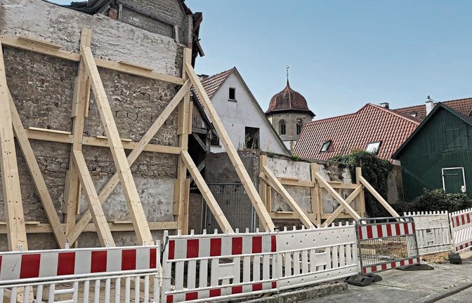 Kurz nach dem Bauunfall im vergangenen Jahr hatte die Stadt vorläufige Sicherungsmaßnahmen ergriffen.  Foto: Archiv