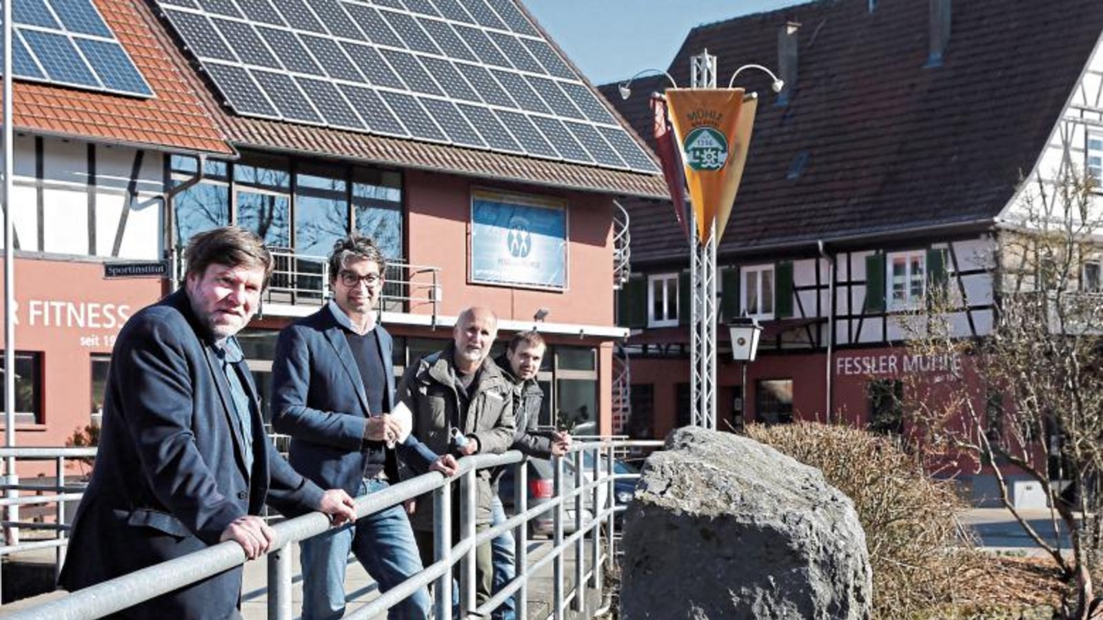 Auf Wahlkampftour zu Besuch in der Fessler-Mühle (von links): Markus Rösler und Andre Baumann sowie die Müllermeister Wolfgang Fessler und Tobias Fessler. Foto: Küppers Auf Wahlkampftour zu Besuch in der Fessler-Mühle (von links): Markus Rösler und Andre Baumann sowie die Müllermeister Wolfgang Fessler und Tobias Fessler. Foto: Küppers