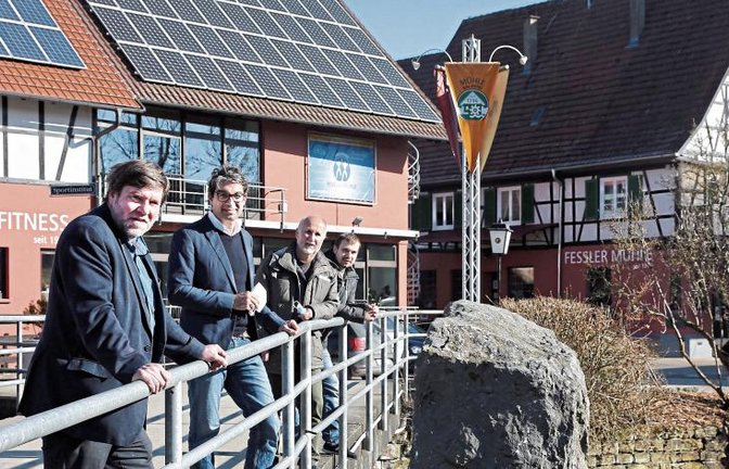 Auf Wahlkampftour zu Besuch in der Fessler-Mühle (von links): Markus Rösler und Andre Baumann sowie die Müllermeister Wolfgang Fessler und Tobias Fessler.  Foto: Küppers