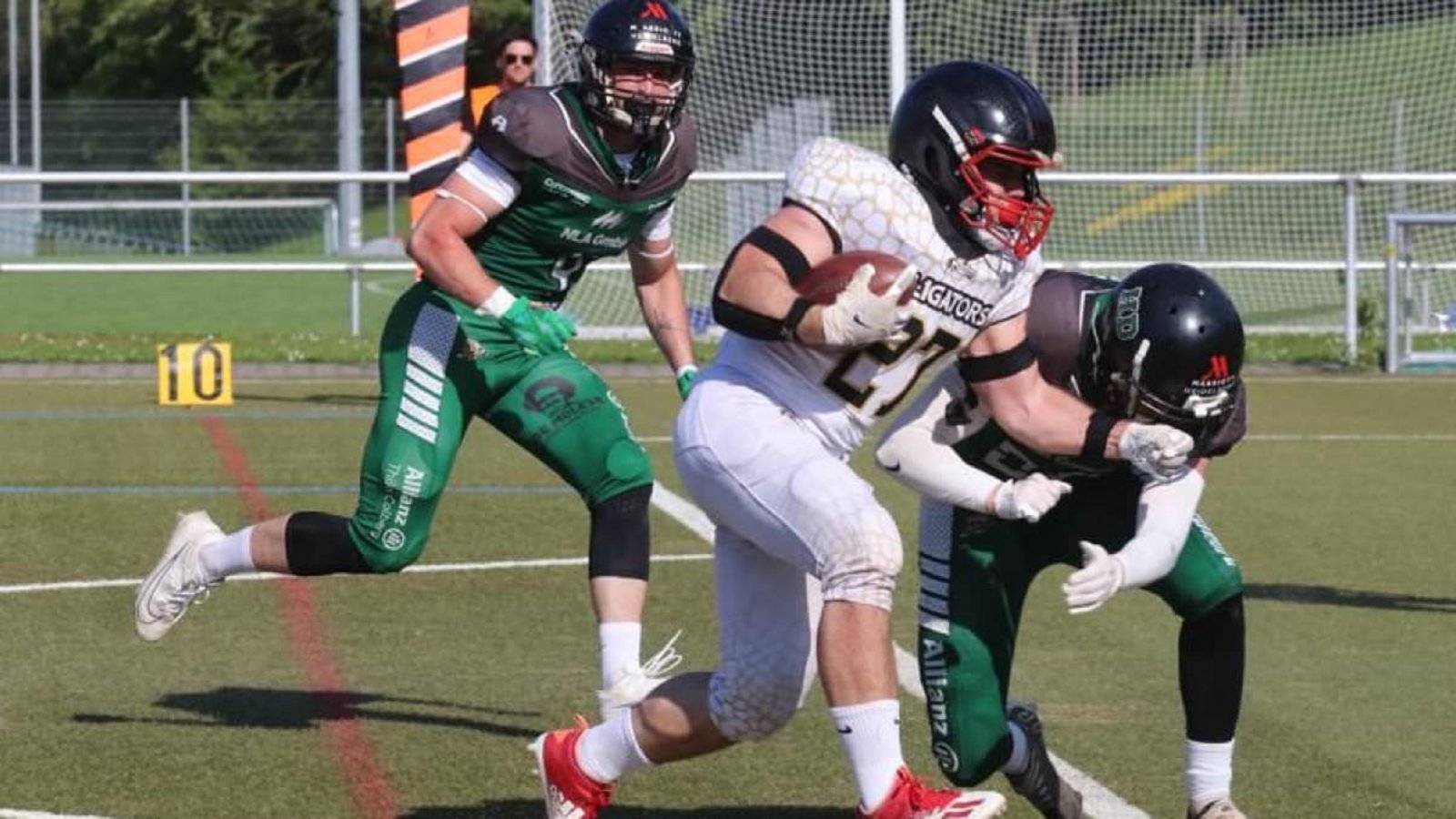 Daniel Bäßler (in Weiß/im Foto gegen Heidelberg) erzielte im Relegationsspiel gegen die Fulda Saints einen Touchdown nach einem Lauf über 60 Yards.Andreas Gorr Daniel Bäßler (in Weiß/im Foto gegen Heidelberg) erzielte im Relegationsspiel gegen die Fulda Saints einen Touchdown nach einem Lauf über 60 Yards.Andreas Gorr