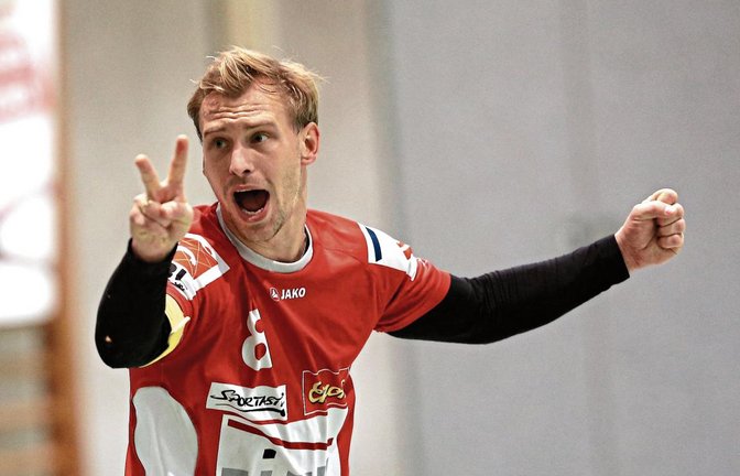 Zwei Siege müssen noch her. Kapitän Daniel Wörsinger bejubelt einen gelungenen Spielzug der Vaihinger Faustballer. Foto: Küppers