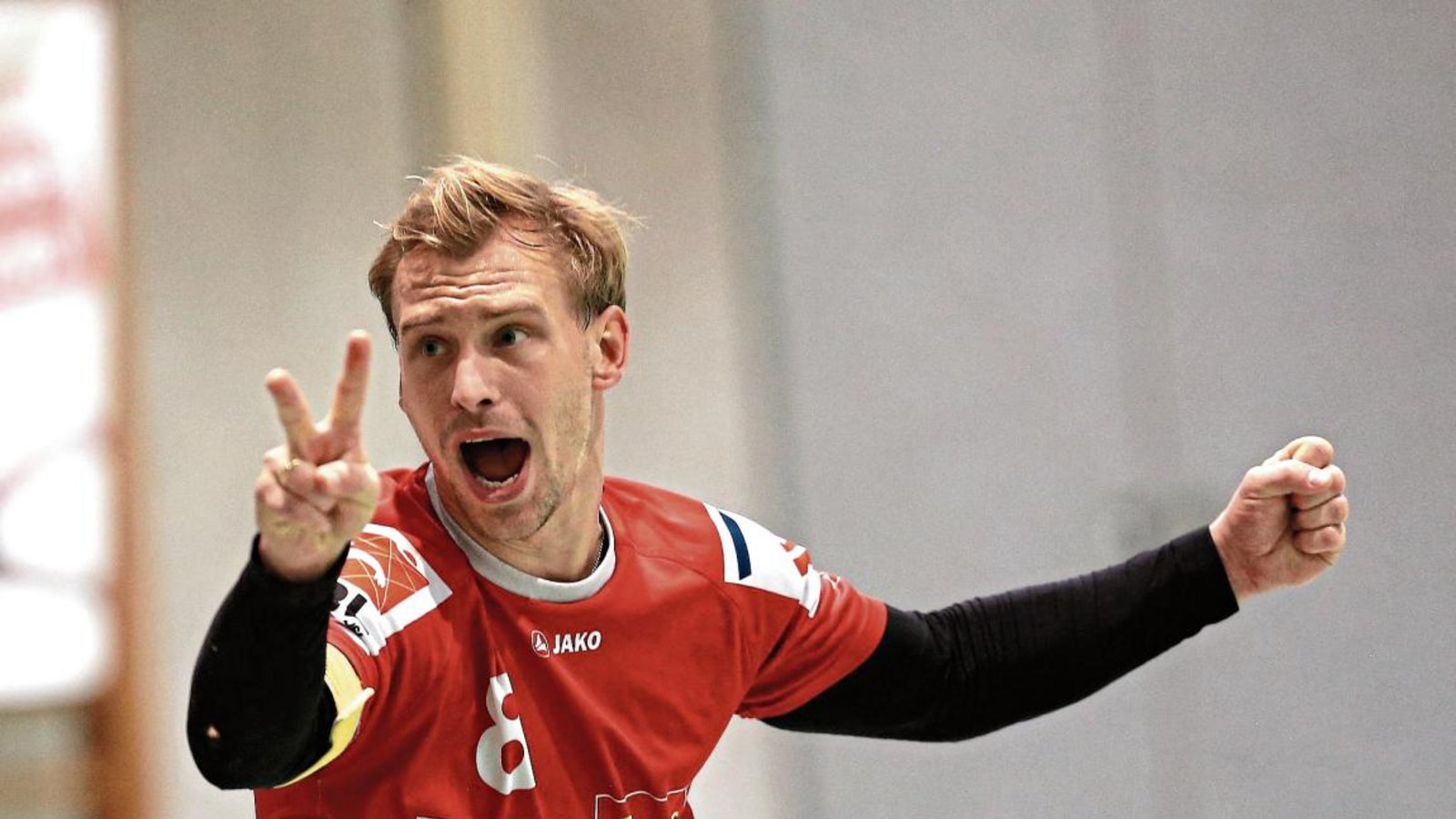 Zwei Siege müssen noch her. Kapitän Daniel Wörsinger bejubelt einen gelungenen Spielzug der Vaihinger Faustballer. Foto: Küppers