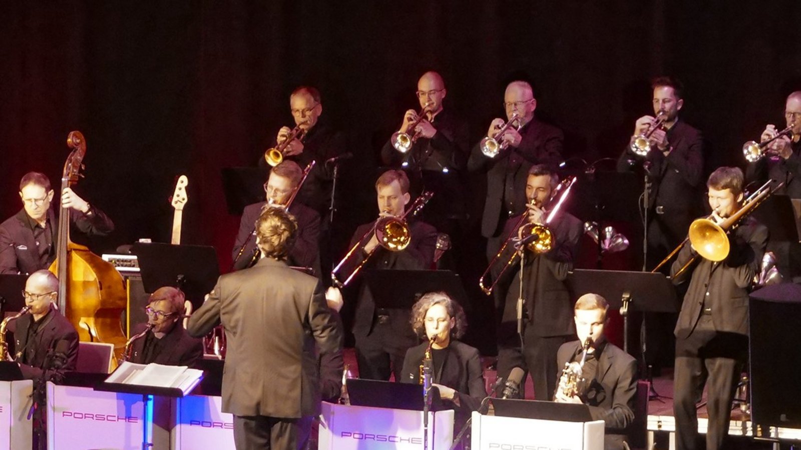 Die Porsche Big Band gastiert am Samstagabend beim Benefizkonzert der Lions aus Mühlacker und Vaihingen in der Waldorfschule. Foto: Friedrich Die Porsche Big Band gastiert am Samstagabend beim Benefizkonzert der Lions aus Mühlacker und Vaihingen in der Waldorfschule. Foto: Friedrich