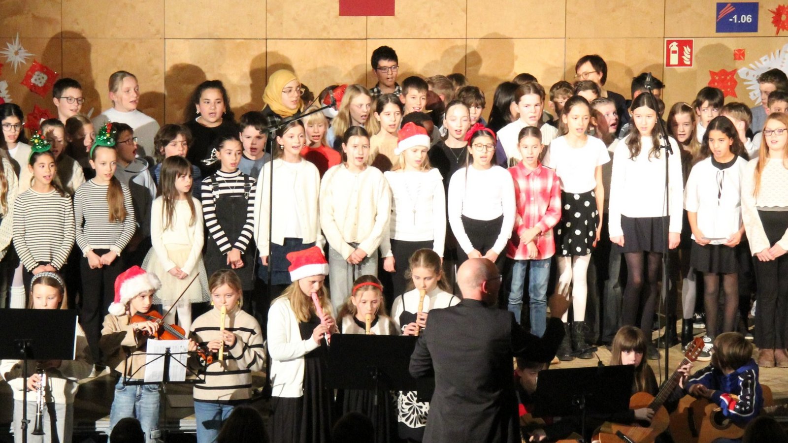 Die Klassenstufe 5 des Stromberg-Gymnasiums mit vielen Instrumentalisten. Foto: p Die Klassenstufe 5 des Stromberg-Gymnasiums mit vielen Instrumentalisten. Foto: p