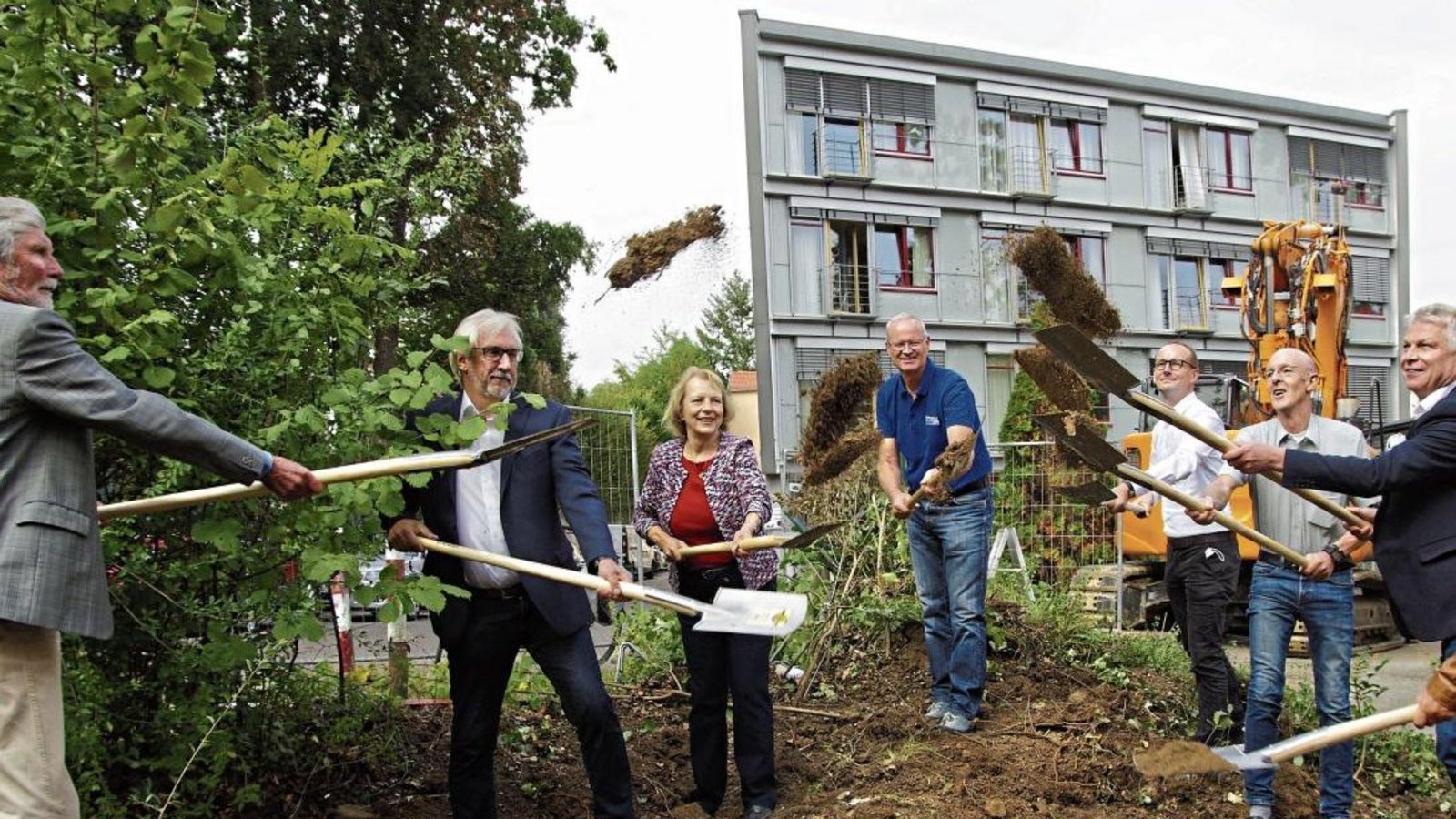 Beim ersten Spatenstich für das künftige Hospizgebäude in der Pforzheimer Straße in Bietigheim-Bissingen (von links): Erwin Rudolph (Vorsitzender Stiftung Hospiz), Architekt Michael Kerker (Büro KMB), Ute Epple (Vorsitzende des Trägervereins Hospiz), Andr Beim ersten Spatenstich für das künftige Hospizgebäude in der Pforzheimer Straße in Bietigheim-Bissingen (von links): Erwin Rudolph (Vorsitzender Stiftung Hospiz), Architekt Michael Kerker (Büro KMB), Ute Epple (Vorsitzende des Trägervereins Hospiz), Andr