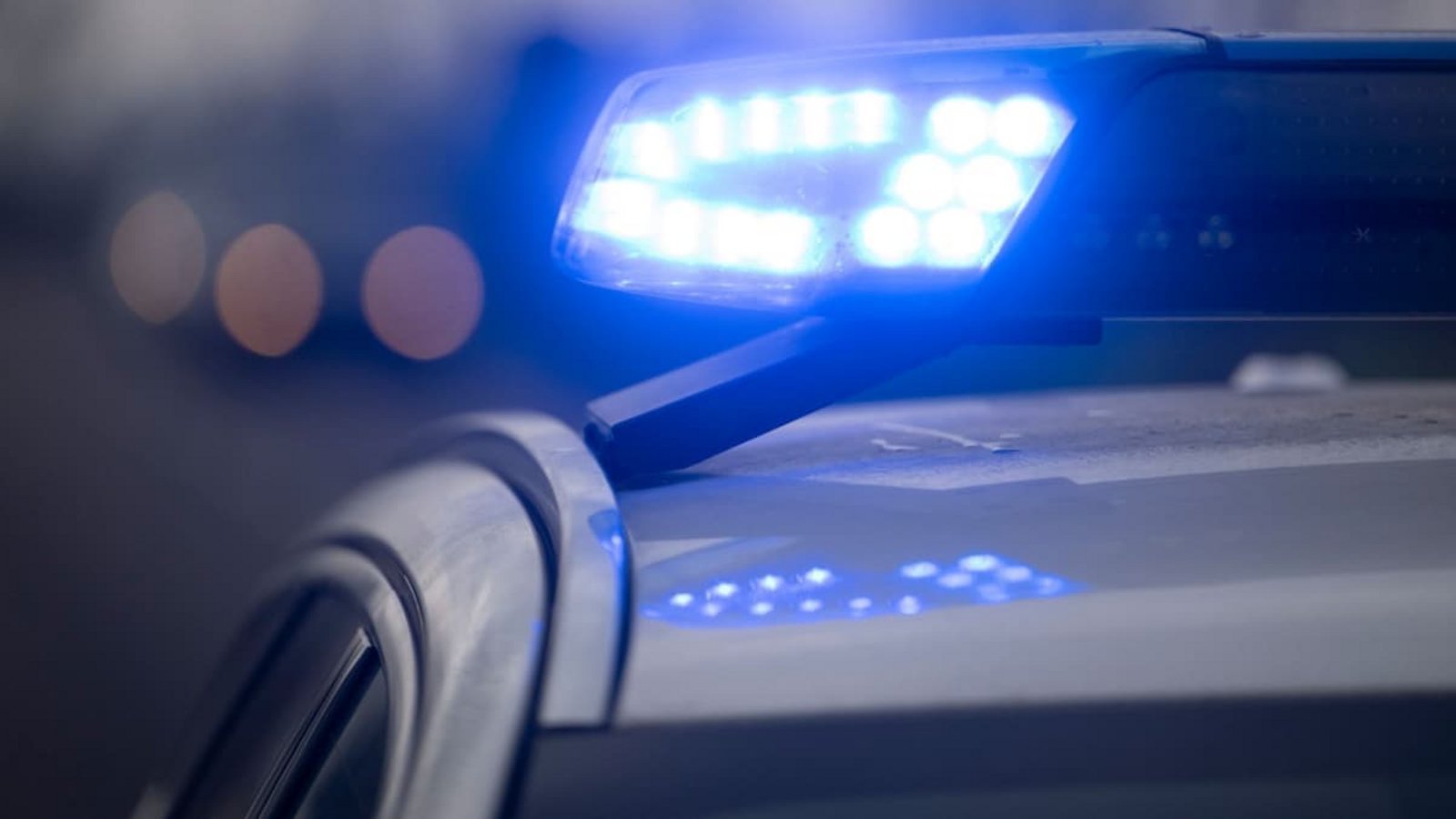 Die Polizei geht davon aus, dass der Mann zu schnell unterwegs war (Symbolbild).Marijan Murat/dpa Die Polizei geht davon aus, dass der Mann zu schnell unterwegs war (Symbolbild).Marijan Murat/dpa