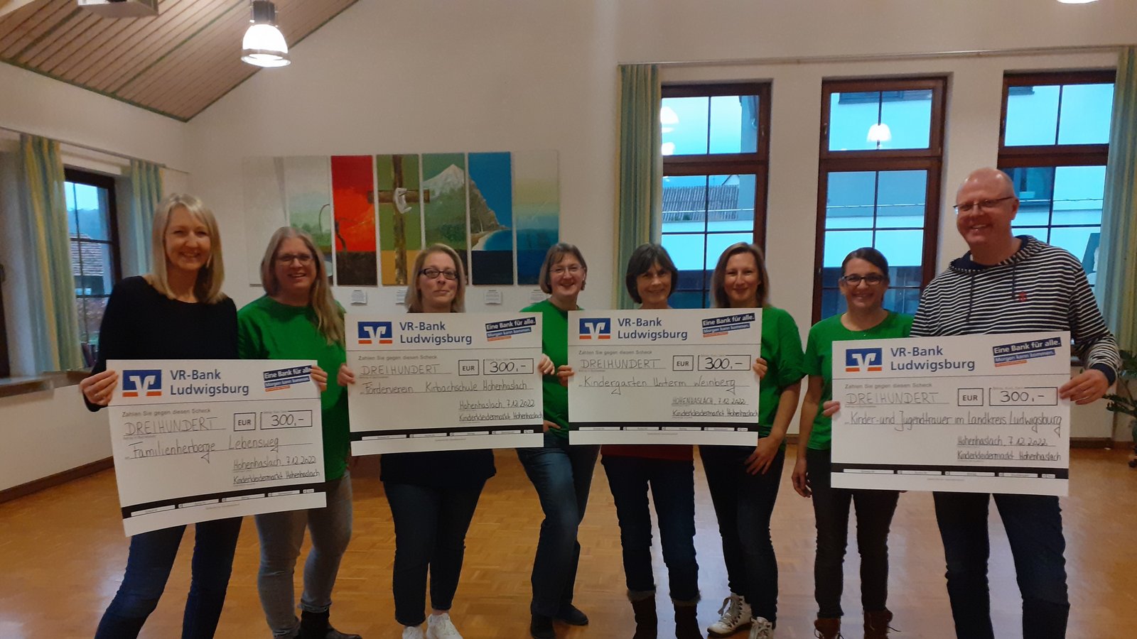 Über jeweils 300 Euro durften sich die Empfänger der vier mit einer Spende bedachten Institutionen freuen. Foto: Glemser Über jeweils 300 Euro durften sich die Empfänger der vier mit einer Spende bedachten Institutionen freuen. Foto: Glemser