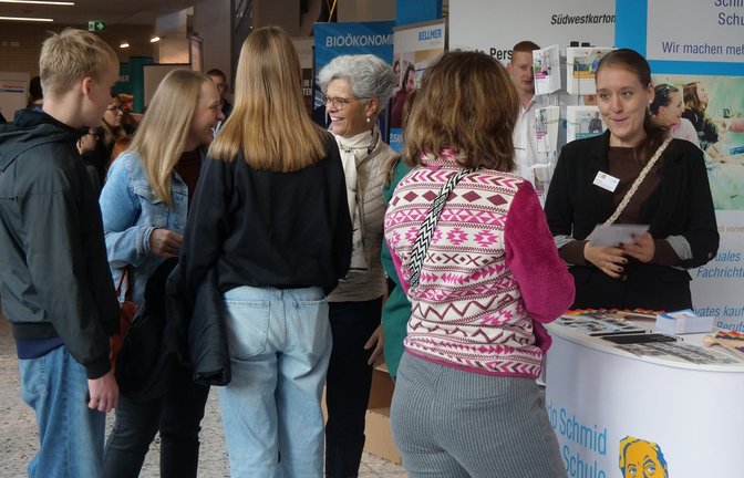 Viele Besucher machen Gebrauch von der Möglichkeit zur niederschwelligen Kontaktaufnahme.  <span class='image-autor'>Foto: Friedrich</span>