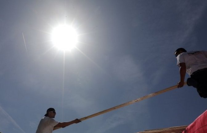 Beim Aufenthalt in der Sonne ist der richtige Sonnenschutz wichtig. Archivfoto: Küppers/VKZ