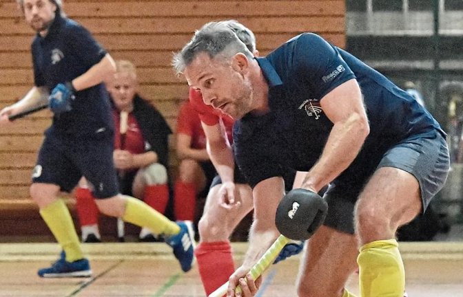 Sven König hat mit der Spielgemeinschaft der Hockeyspieler aus Vaihingen und Ludwigsburg, die jetzt auch für die Halle gebildet wurde, ein Spiel gewonnen und eins verloren.  Foto: Archiv/Leitner
