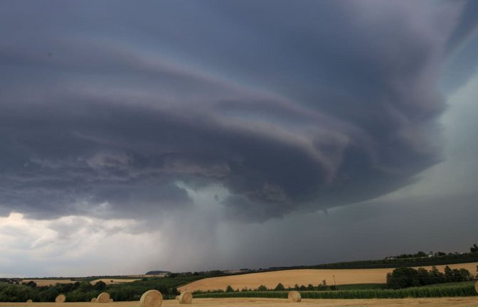 Der Wetterdienst gab eine erneute Unwetterwarnung für Baden-Württemberg hinaus (Archivbild).<span class='image-autor'>Alexander Wolf/onw-images/dpa</span>