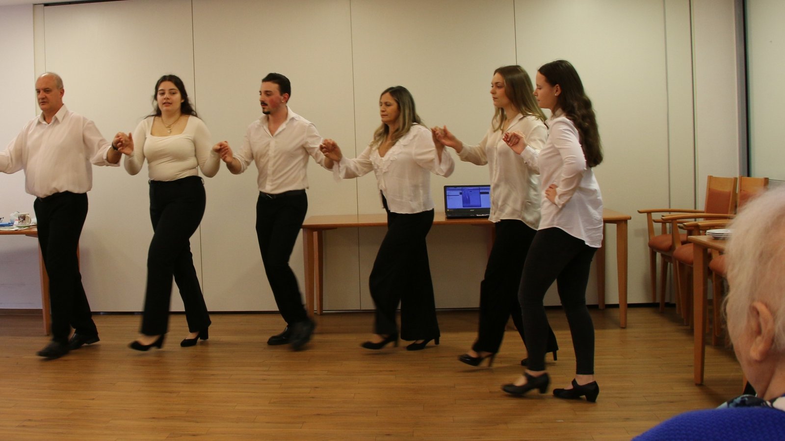 Um Auftritte wie den im Vaihinger Kursana zu ermöglichen, kann die Tanzgruppe derzeit sonntags in der 1-2-3-Halle trainieren. Foto: Mross