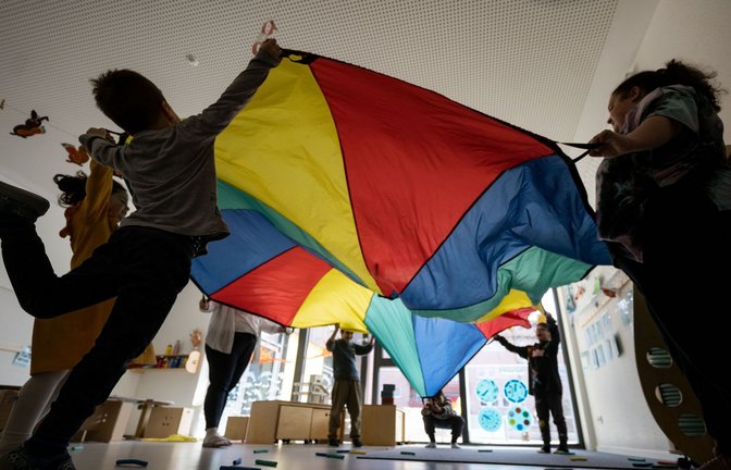 Wie lernen Kinder, was sie für die Schule brauchen? Darüber ist eine Diskussion entbrannt.<span class='image-autor'>Foto: picture alliance/dpa/Marijan Murat</span>