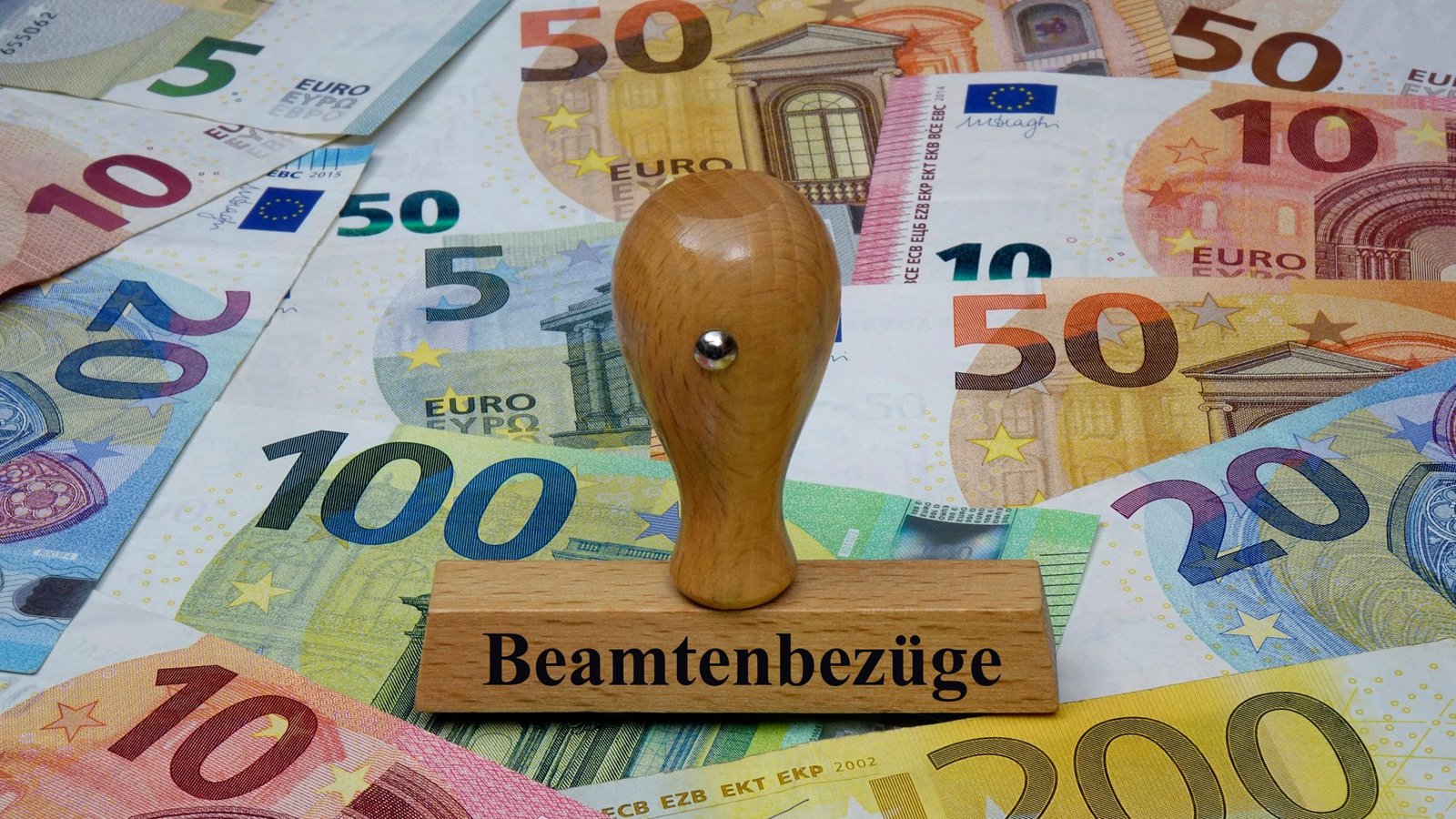 Das Bundesverfassungsgericht hat immer wieder zur Beamtenbesoldung zu entscheiden.Foto: IMAGO/Steinach