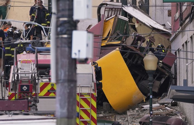 Nach dem Standseilbahn-Unglück in der portugiesischen Hauptstadt Lissabon geht das Auswärtige Amt auch von deutschen Opfern aus. (Archivbild)<span class='image-autor'>Foto: Armando Franca/AP/dpa</span>