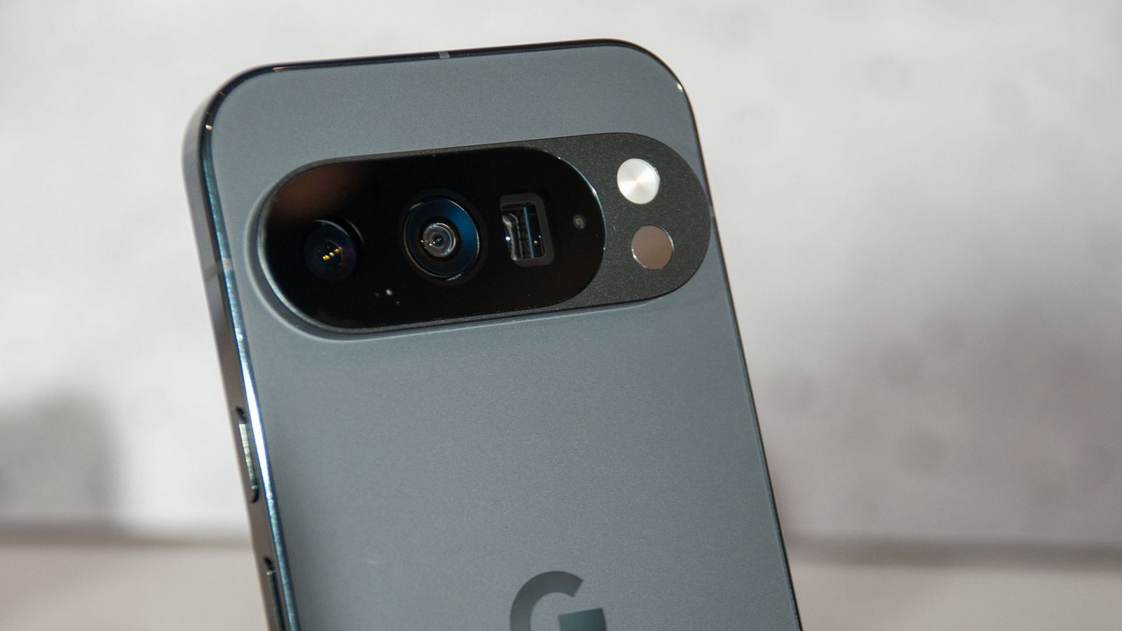 Google gehört zu den sogenannten Gatekeepern ("Torwächtern"), die wegen ihrer dominanten Stellung besonderen EU-Wettbewerbsregeln unterliegen. (Symbolbild)Foto: Andrej Sokolow/dpa