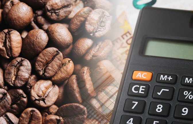Erfahren Sie die Gründe, warum Kaffee so teuer geworden ist: Klimawandel, Spekulation, Transportkosten & neue EU-Verordnung – kompakt erklärt.<span class='image-autor'>Foto: Pawel Michalowski / Shutterstock.com</span>