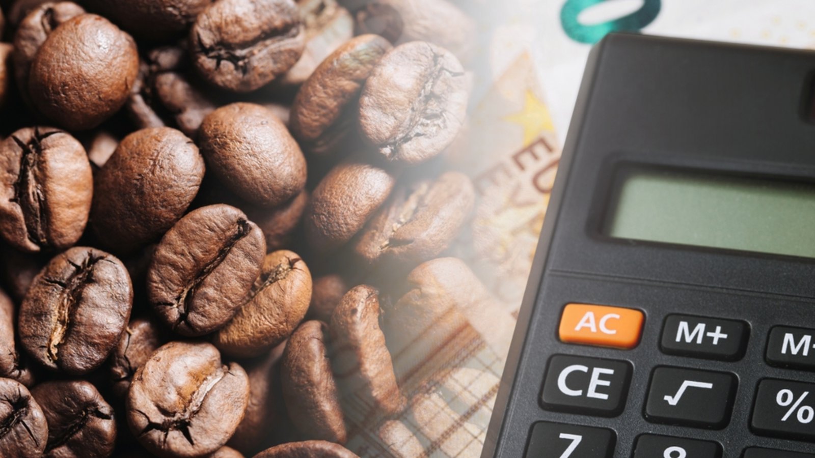 Erfahren Sie die Gründe, warum Kaffee so teuer geworden ist: Klimawandel, Spekulation, Transportkosten & neue EU-Verordnung – kompakt erklärt.Foto: Pawel Michalowski / Shutterstock.com Erfahren Sie die Gründe, warum Kaffee so teuer geworden ist: Klimawandel, Spekulation, Transportkosten & neue EU-Verordnung – kompakt erklärt.Foto: Pawel Michalowski / Shutterstock.com
